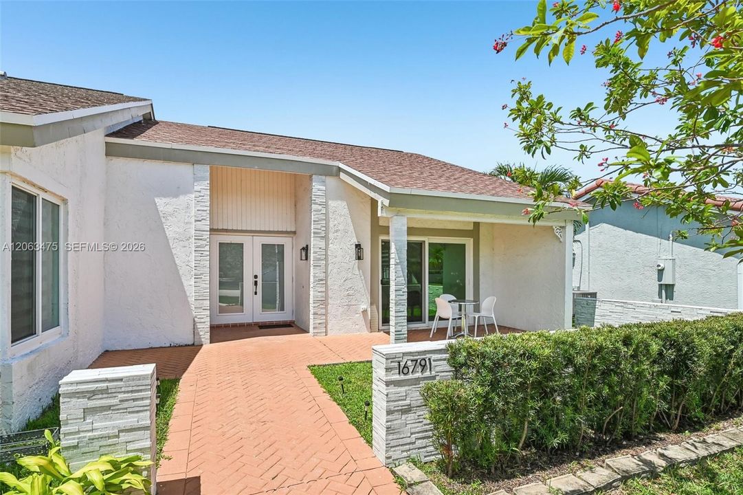 En Venta: $829,000 (4 camas, 3 baños, 2071 Pies cuadrados)