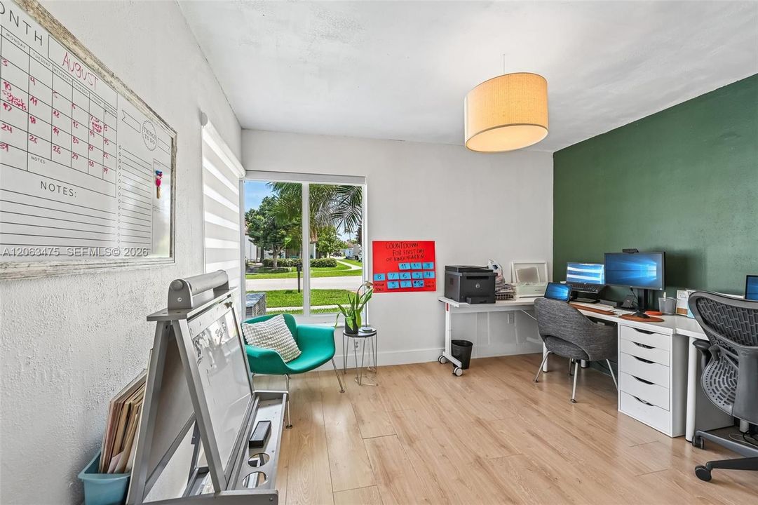 En Venta: $829,000 (4 camas, 3 baños, 2071 Pies cuadrados)