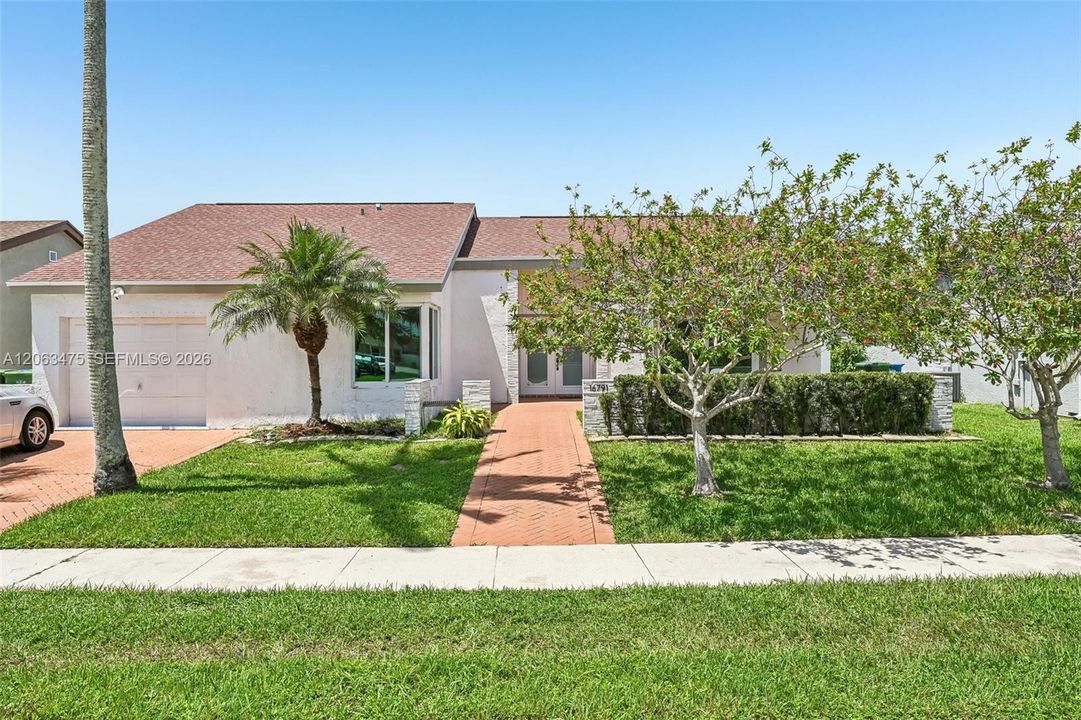 En Venta: $829,000 (4 camas, 3 baños, 2071 Pies cuadrados)