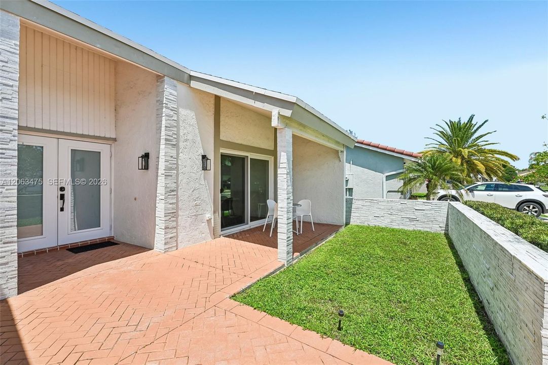 En Venta: $829,000 (4 camas, 3 baños, 2071 Pies cuadrados)