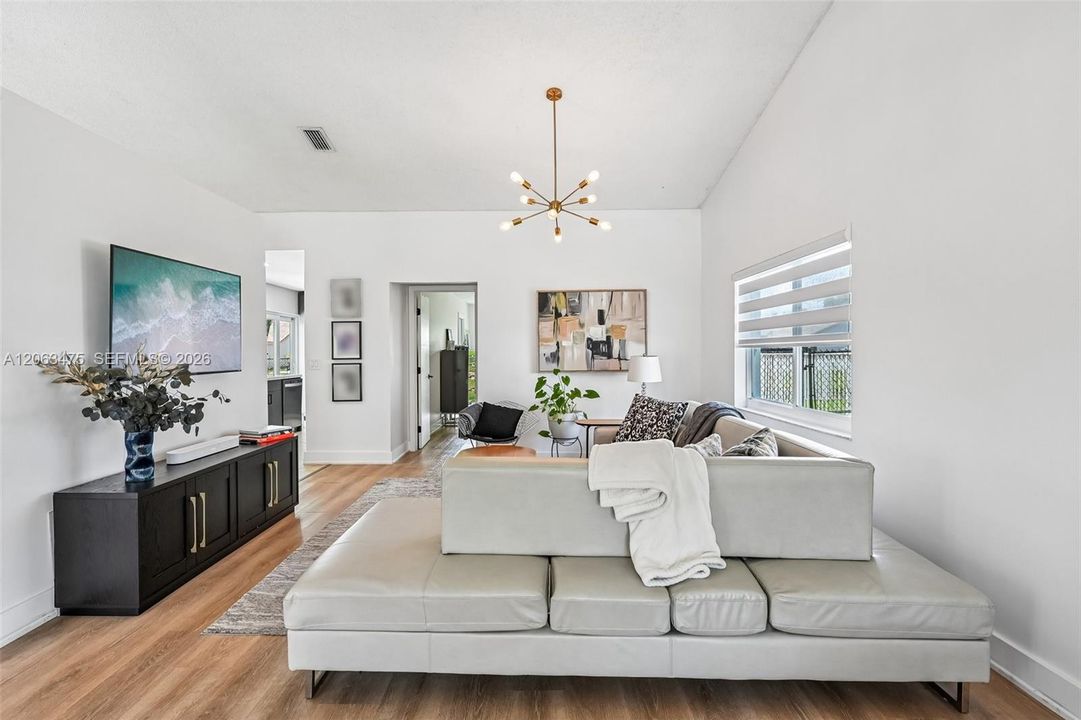 En Venta: $829,000 (4 camas, 3 baños, 2071 Pies cuadrados)