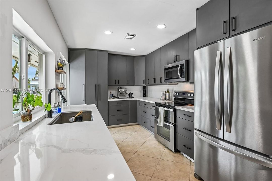 En Venta: $829,000 (4 camas, 3 baños, 2071 Pies cuadrados)