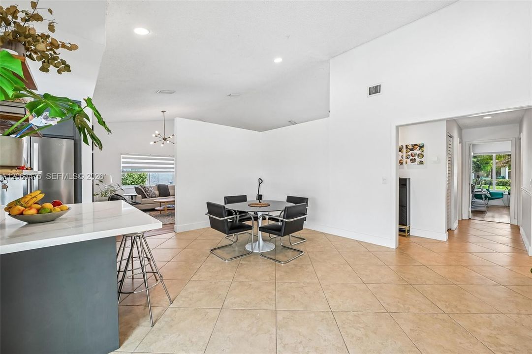 En Venta: $829,000 (4 camas, 3 baños, 2071 Pies cuadrados)