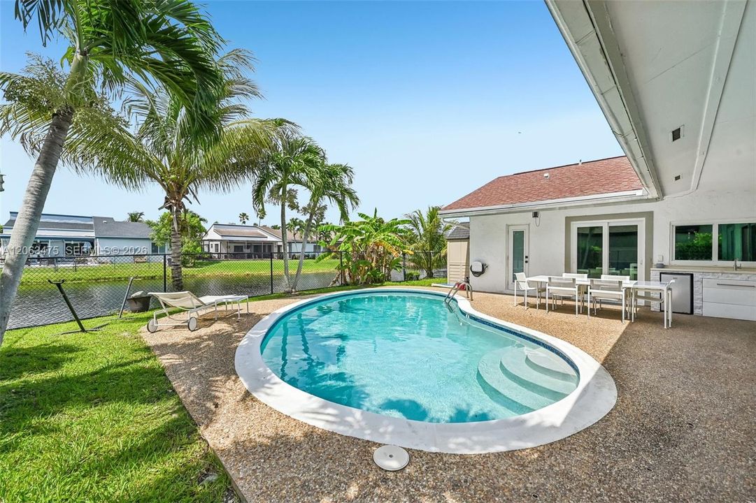 En Venta: $829,000 (4 camas, 3 baños, 2071 Pies cuadrados)