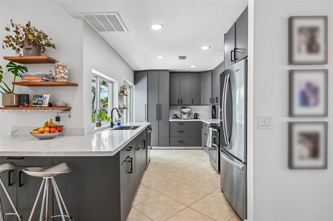 En Venta: $829,000 (4 camas, 3 baños, 2071 Pies cuadrados)