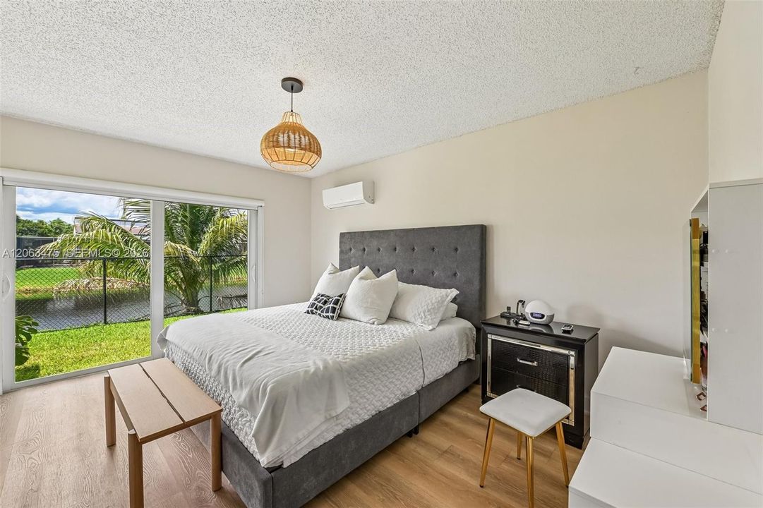 En Venta: $829,000 (4 camas, 3 baños, 2071 Pies cuadrados)