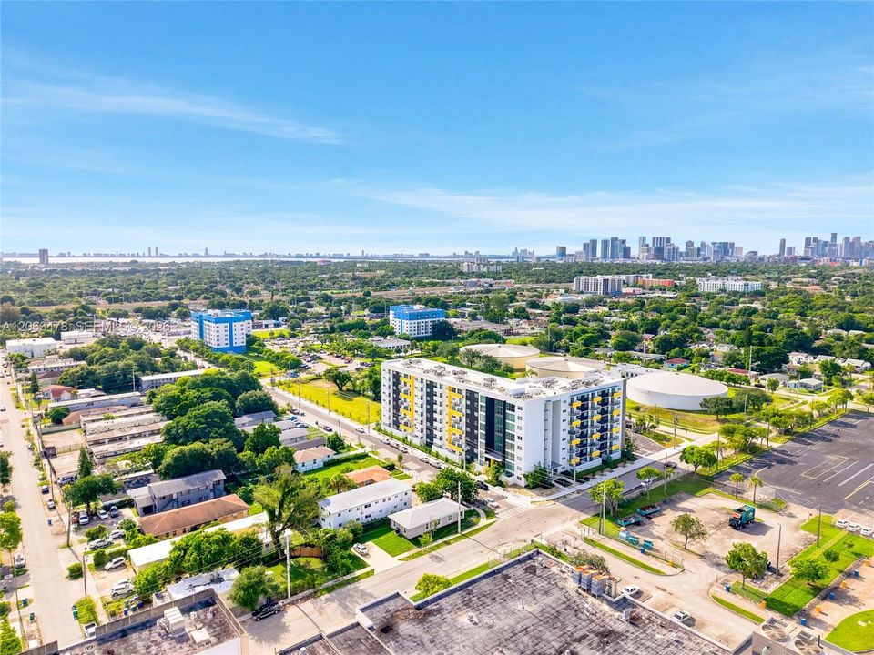 В аренду: $2,200 (2 спален, 1 ванн, 4460 Квадратных фут)