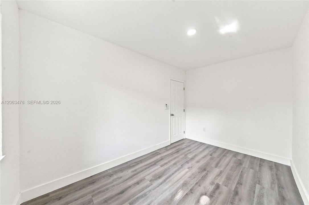 В аренду: $2,200 (2 спален, 1 ванн, 4460 Квадратных фут)