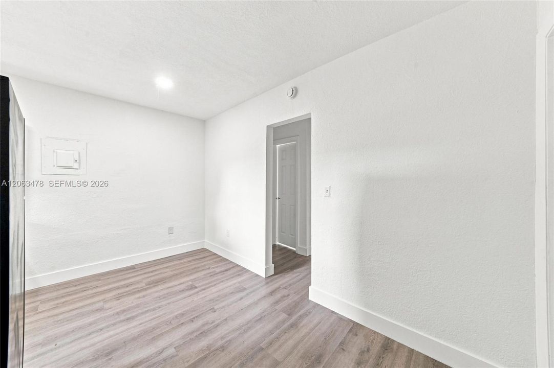 В аренду: $2,200 (2 спален, 1 ванн, 4460 Квадратных фут)