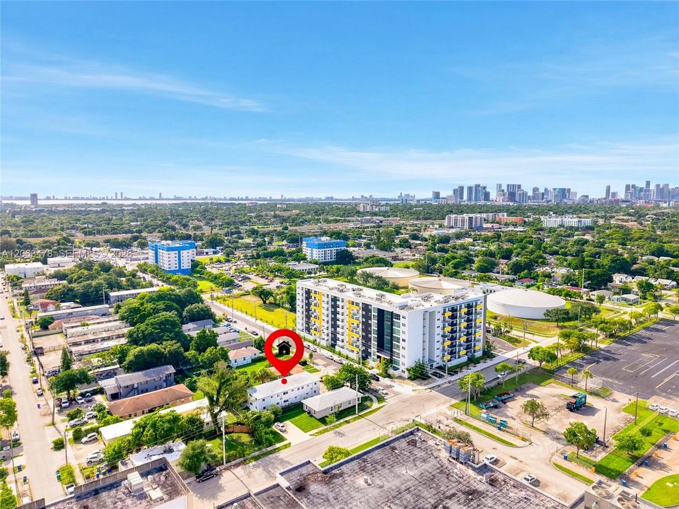 В аренду: $2,200 (2 спален, 1 ванн, 4460 Квадратных фут)