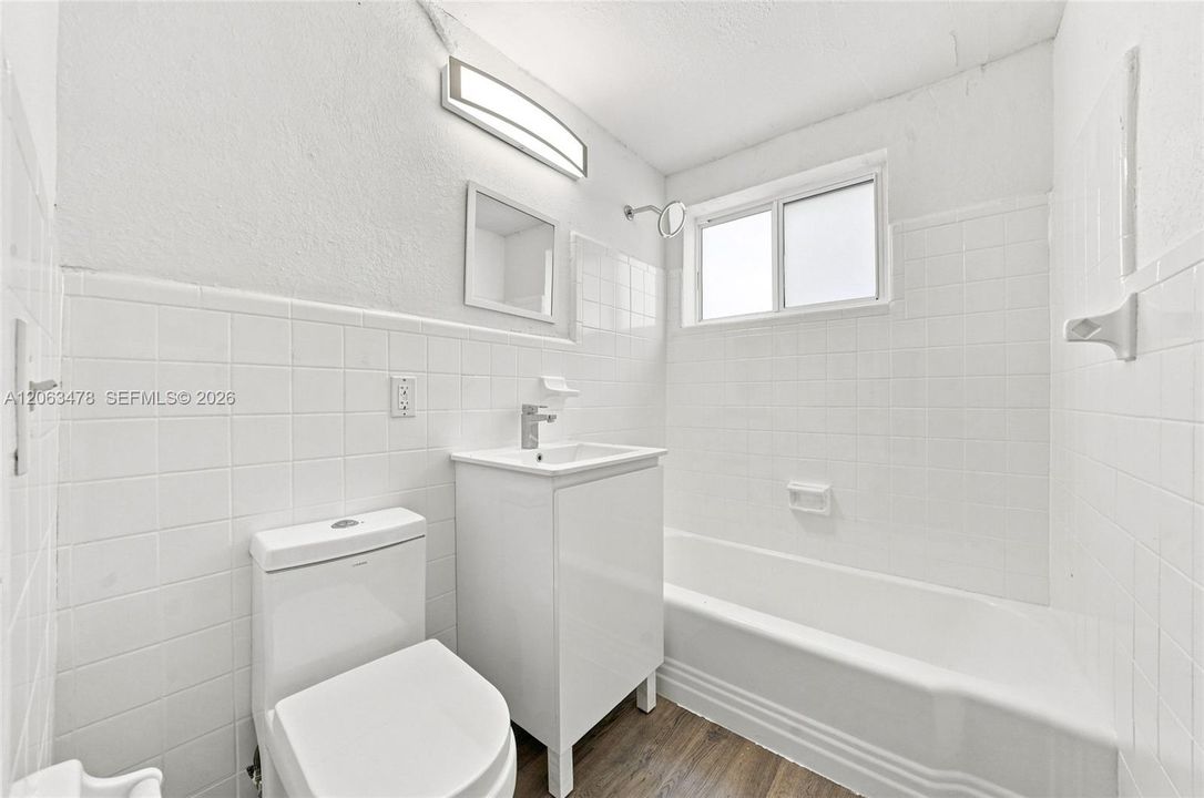 В аренду: $2,200 (2 спален, 1 ванн, 4460 Квадратных фут)