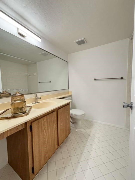 В аренду: $2,200 (2 спален, 2 ванн, 1201 Квадратных фут)