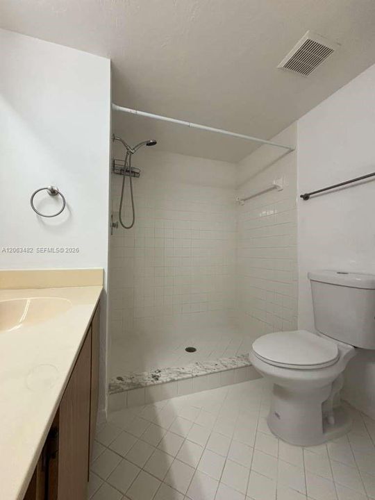 В аренду: $2,200 (2 спален, 2 ванн, 1201 Квадратных фут)