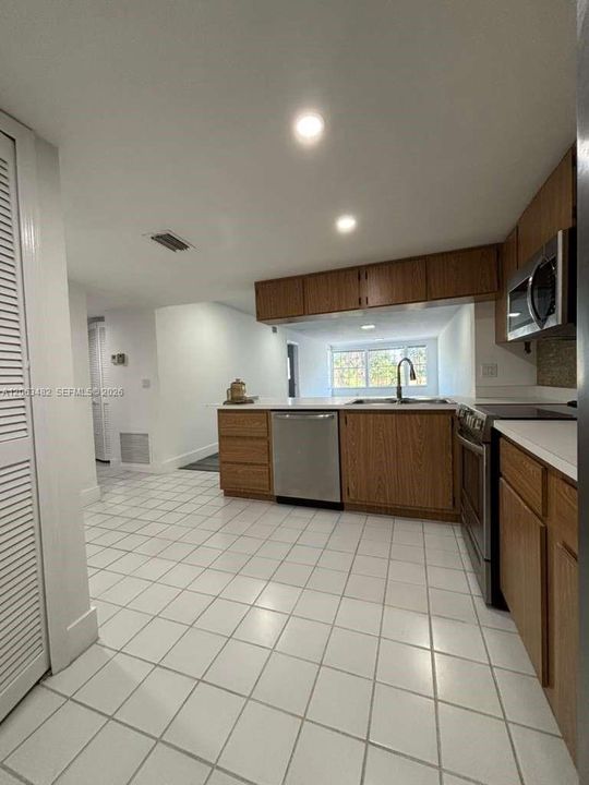 В аренду: $2,200 (2 спален, 2 ванн, 1201 Квадратных фут)