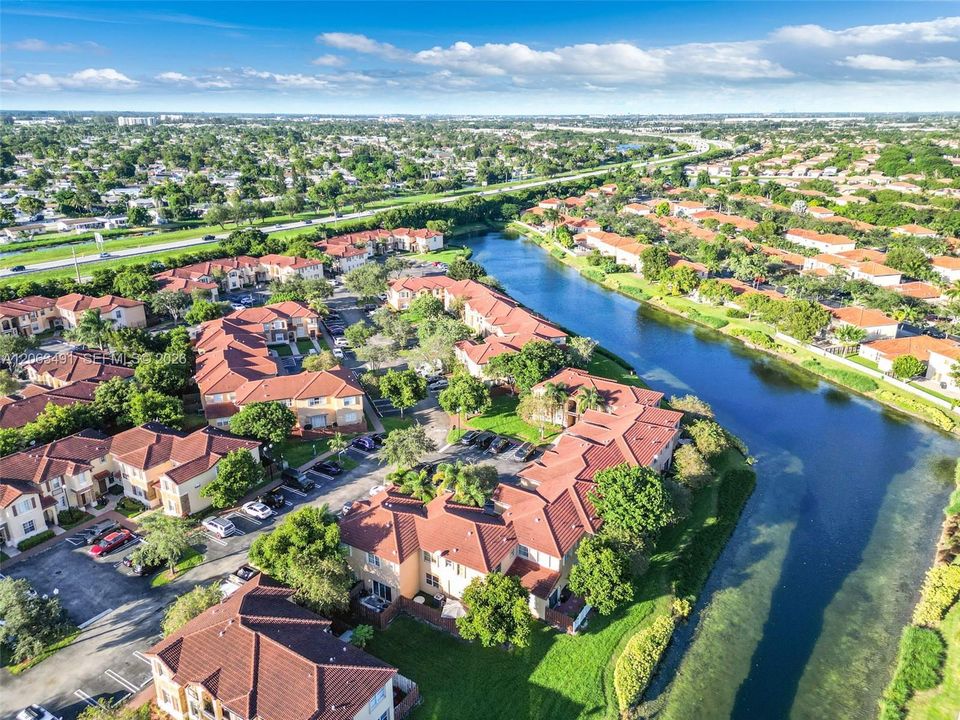 На продажу: $270,000 (2 спален, 2 ванн, 1069 Квадратных фут)