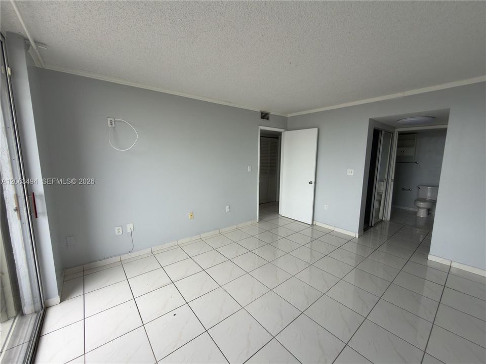 В аренду: $2,300 (2 спален, 2 ванн, 1050 Квадратных фут)