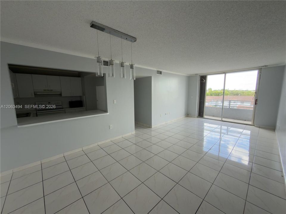 В аренду: $2,300 (2 спален, 2 ванн, 1050 Квадратных фут)