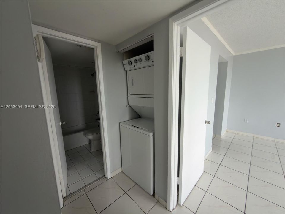 В аренду: $2,300 (2 спален, 2 ванн, 1050 Квадратных фут)