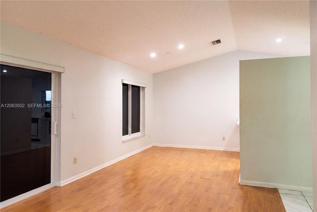 En Venta: $515,000 (3 camas, 2 baños, 1197 Pies cuadrados)