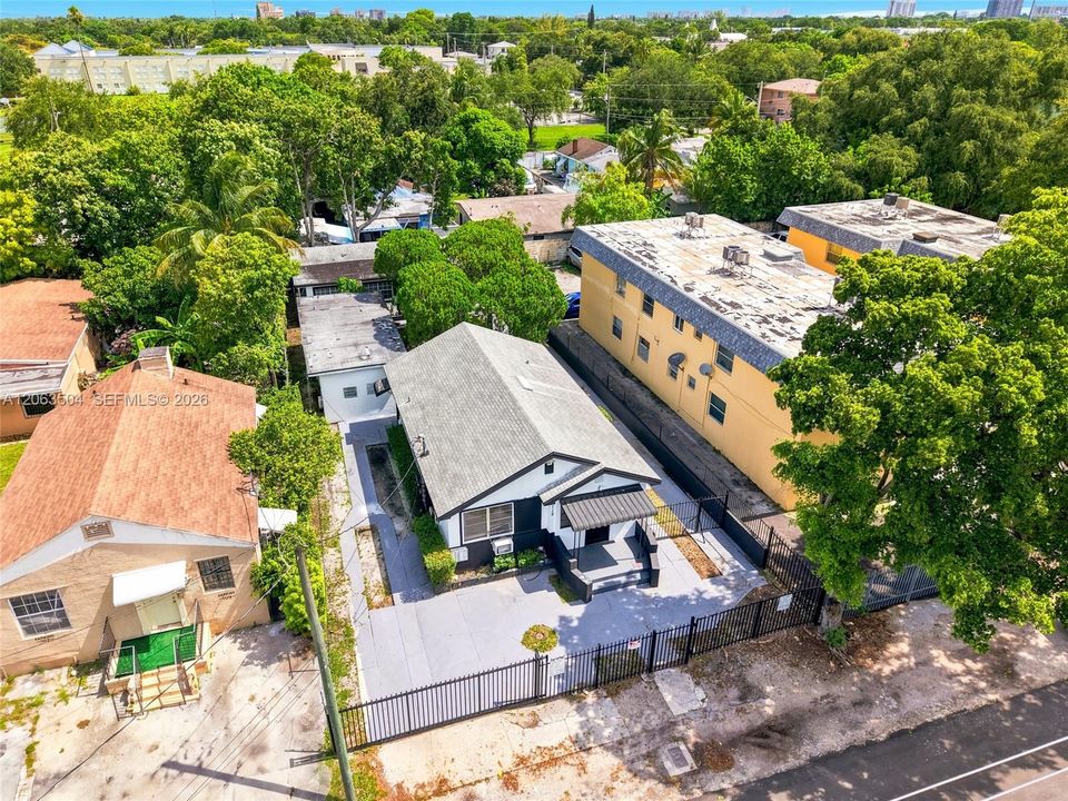 В аренду: $3,350 (3 спален, 1 ванн, 2300 Квадратных фут)
