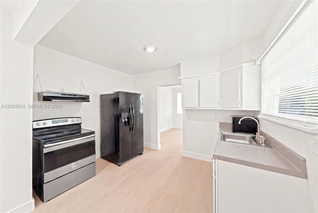 В аренду: $3,350 (3 спален, 1 ванн, 2300 Квадратных фут)