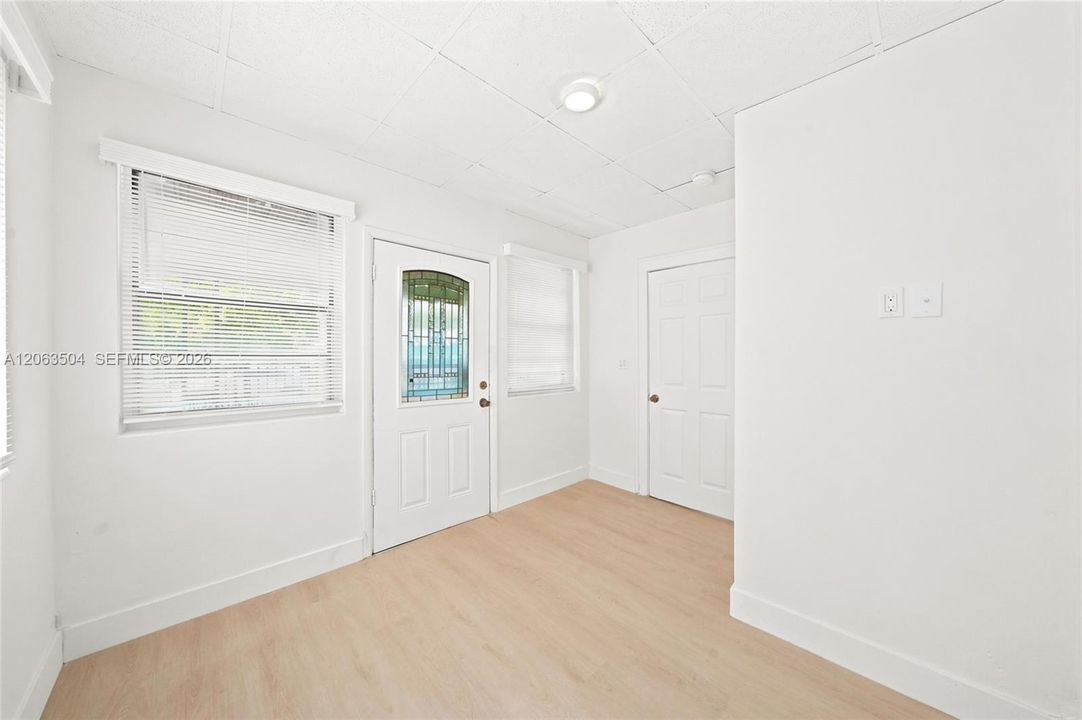 В аренду: $3,350 (3 спален, 1 ванн, 2300 Квадратных фут)