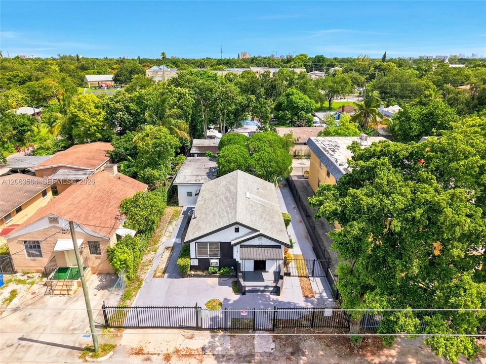 В аренду: $3,350 (3 спален, 1 ванн, 2300 Квадратных фут)