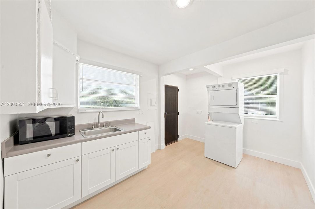 В аренду: $3,350 (3 спален, 1 ванн, 2300 Квадратных фут)