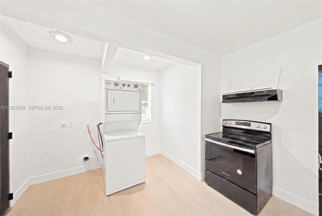 В аренду: $3,350 (3 спален, 1 ванн, 2300 Квадратных фут)