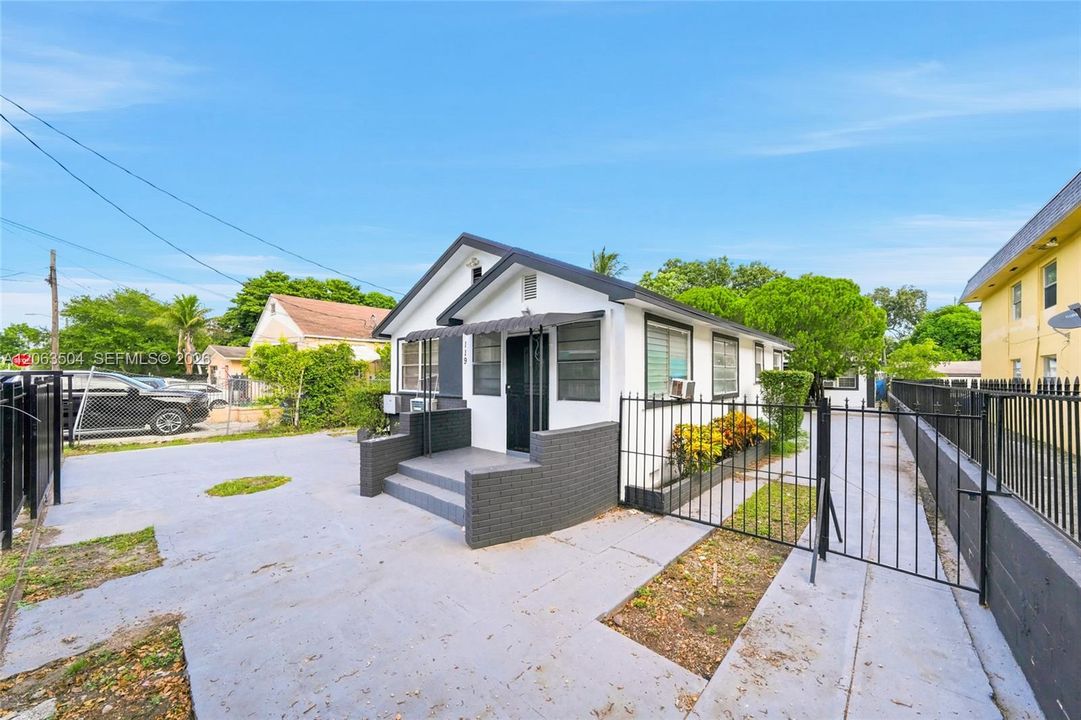 В аренду: $3,350 (3 спален, 1 ванн, 2300 Квадратных фут)