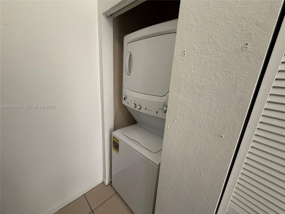 For Rent: $1,550 (0 beds, 1 baths, 2312 Square Feet)