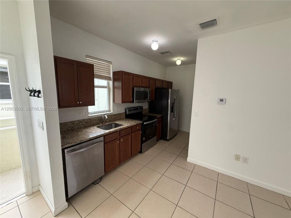 For Rent: $1,550 (0 beds, 1 baths, 2312 Square Feet)