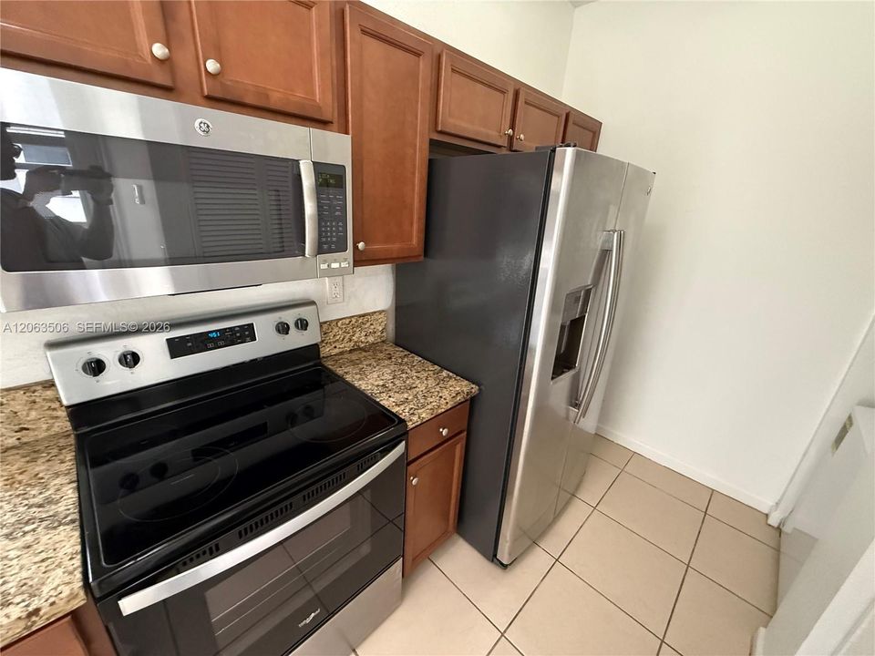 For Rent: $1,550 (0 beds, 1 baths, 2312 Square Feet)