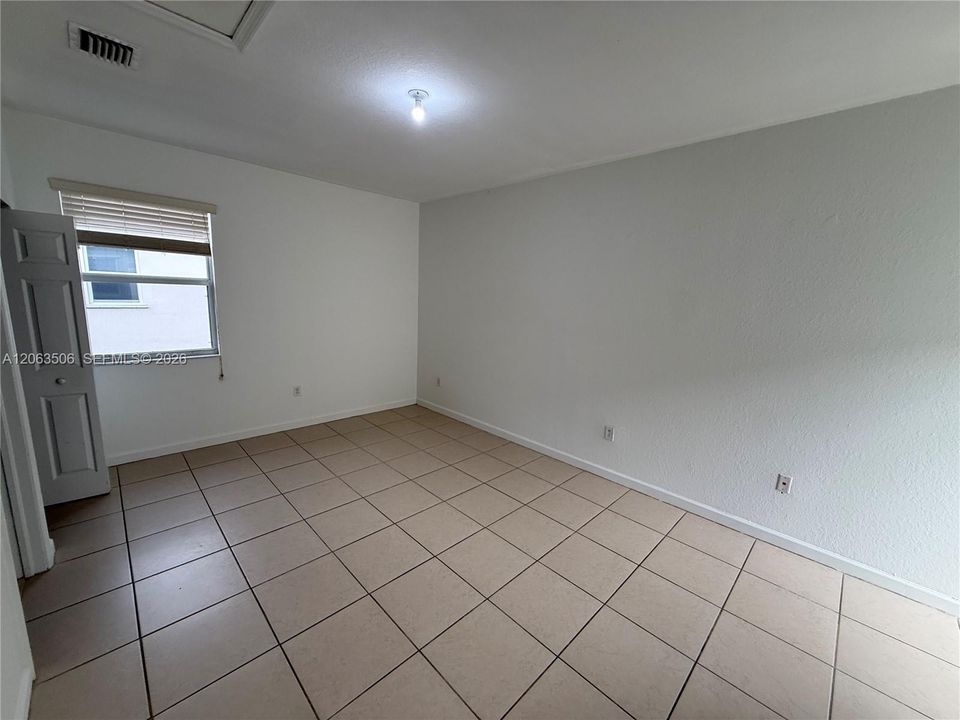 For Rent: $1,550 (0 beds, 1 baths, 2312 Square Feet)