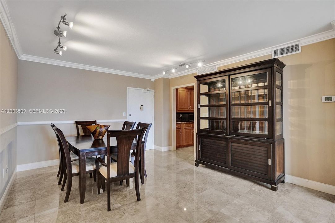 В аренду: $3,500 (2 спален, 2 ванн, 1120 Квадратных фут)