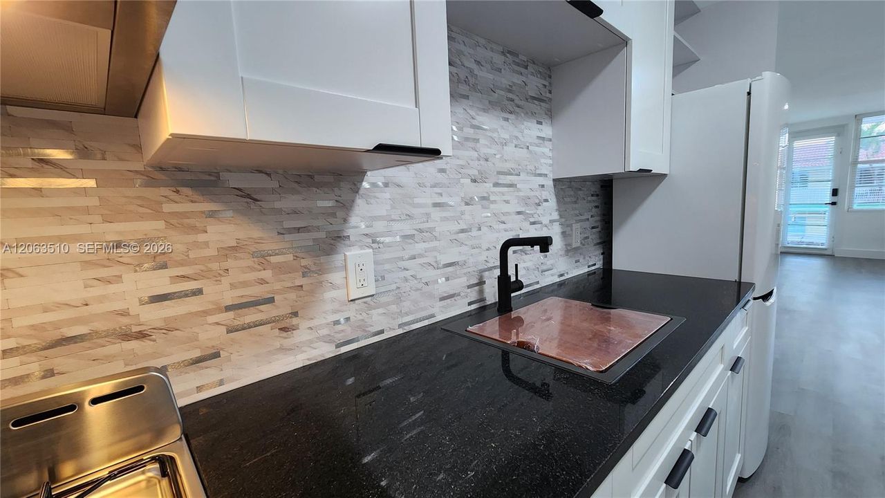 В аренду: $1,650 (0 спален, 1 ванн, 468 Квадратных фут)