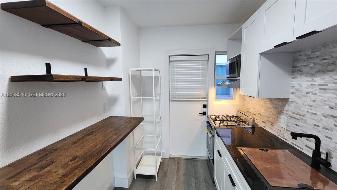 В аренду: $1,650 (0 спален, 1 ванн, 468 Квадратных фут)