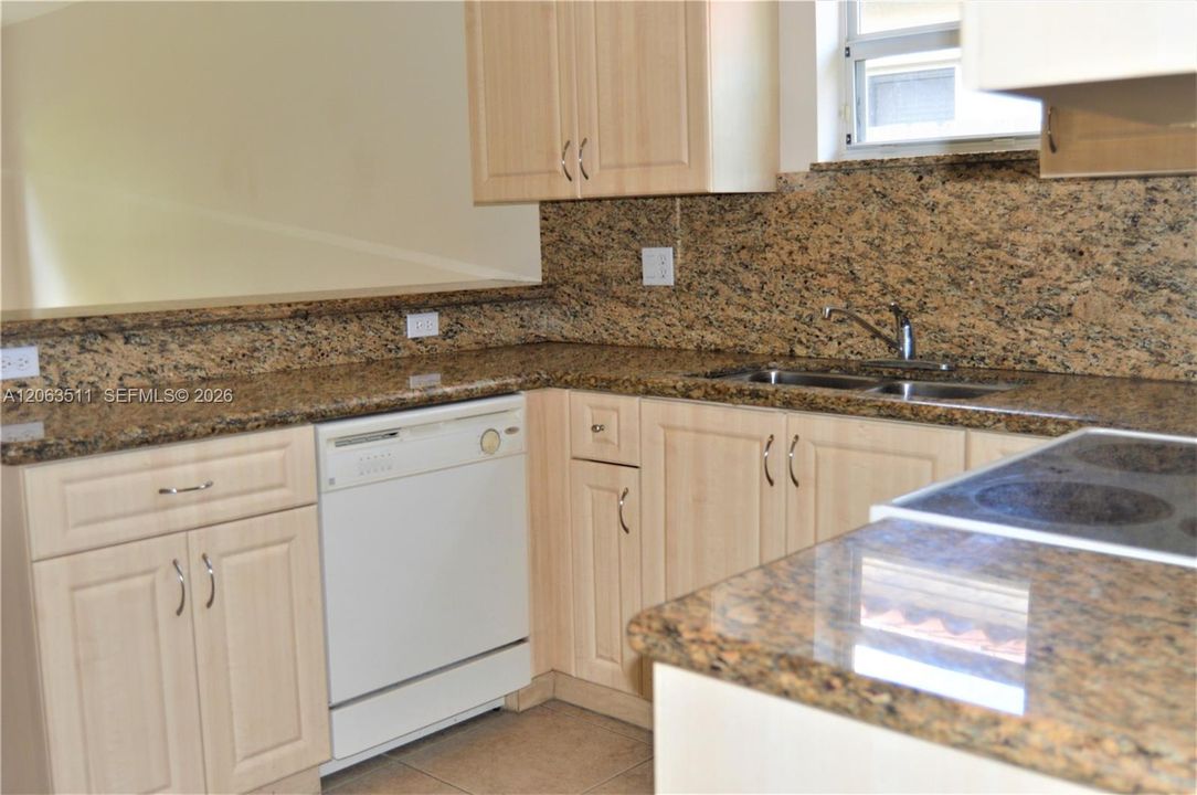 В аренду: $2,950 (3 спален, 2 ванн, 0 Квадратных фут)