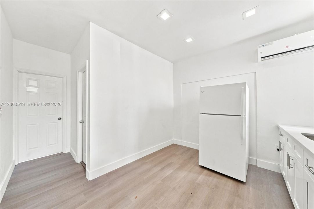 For Rent: $1,795 (2 beds, 1 baths, 3484 Square Feet)