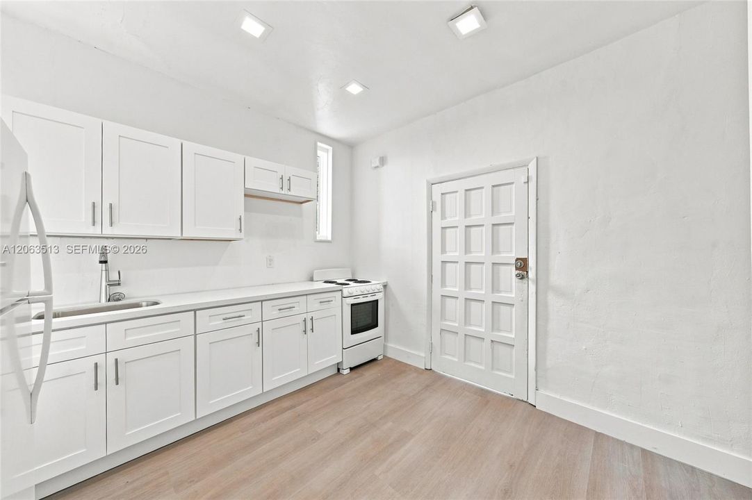 For Rent: $1,795 (2 beds, 1 baths, 3484 Square Feet)