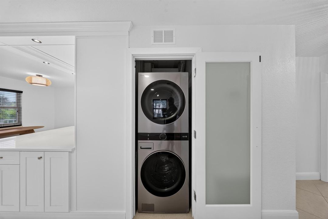 Wash-dryercloset
