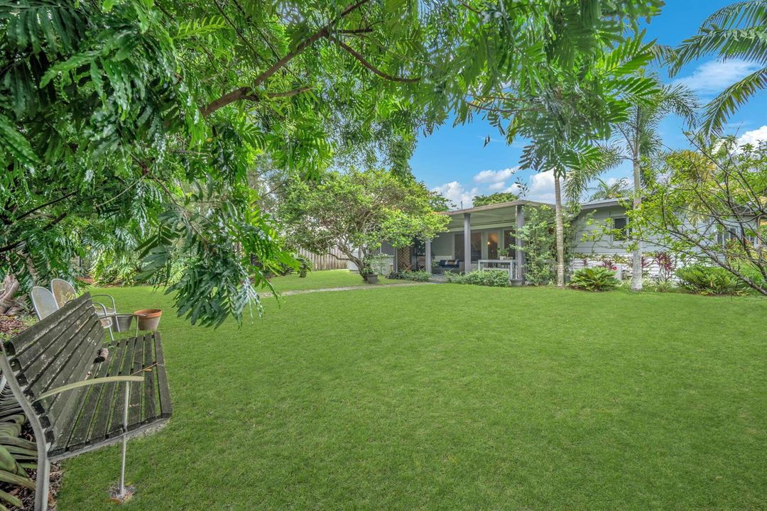 Front Yard/Fenced In