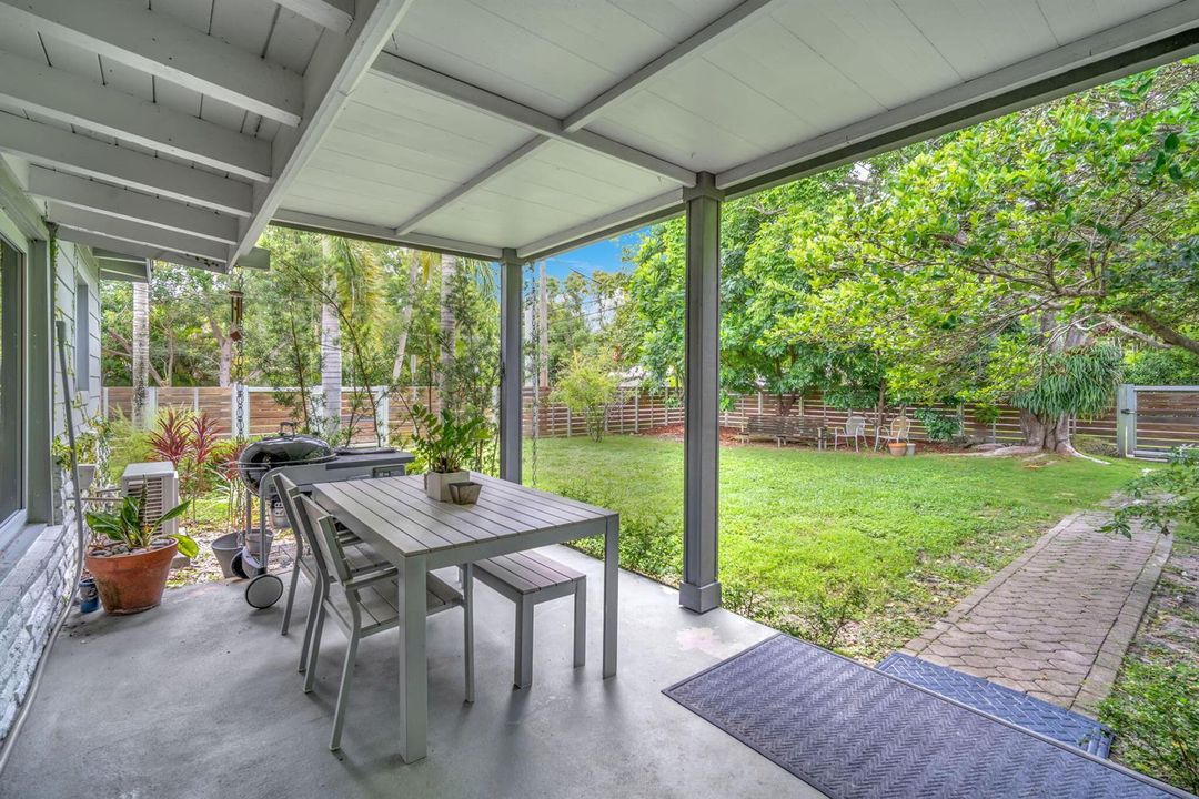 Front Yard/Fenced In