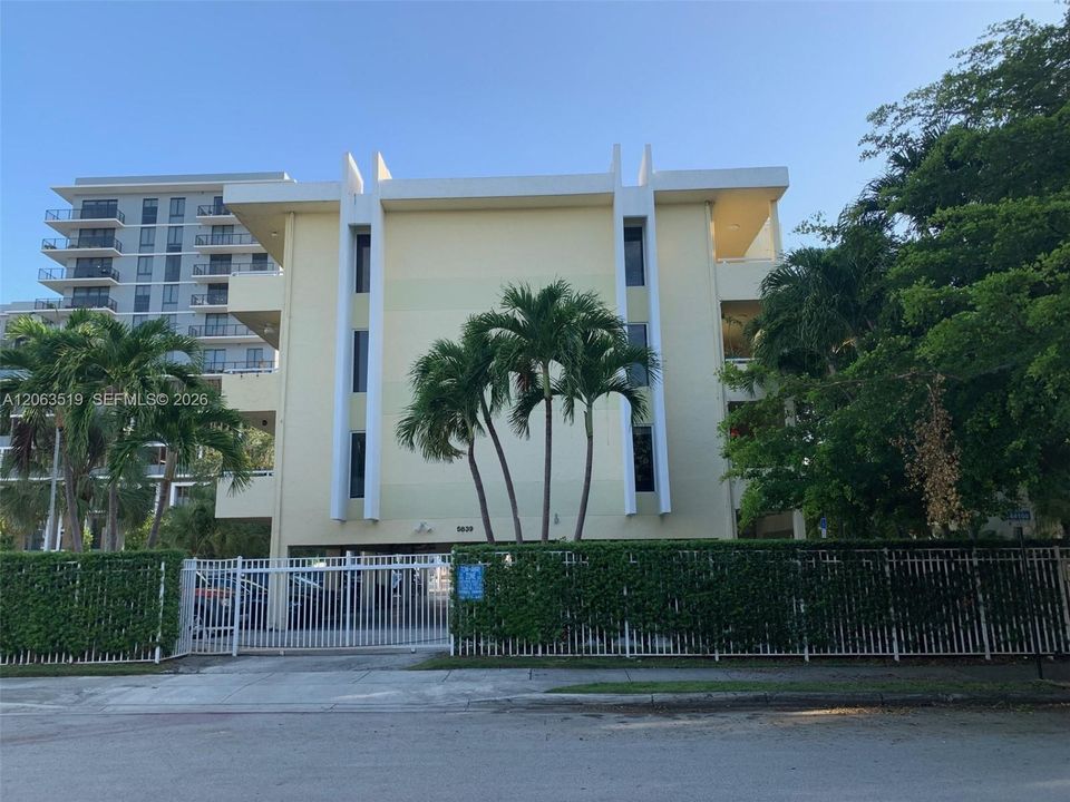 На продажу: $305,000 (1 спален, 1 ванн, 612 Квадратных фут)