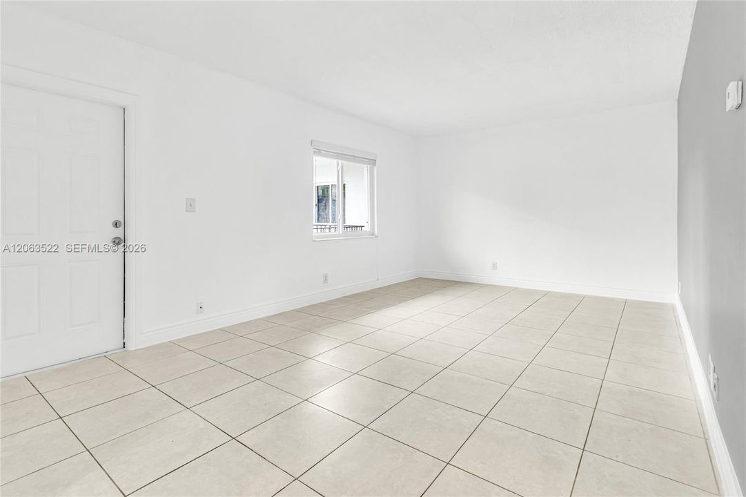 В аренду: $1,950 (2 спален, 1 ванн, 890 Квадратных фут)