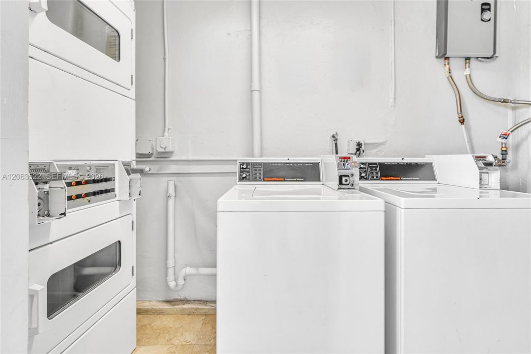 В аренду: $1,950 (2 спален, 1 ванн, 890 Квадратных фут)