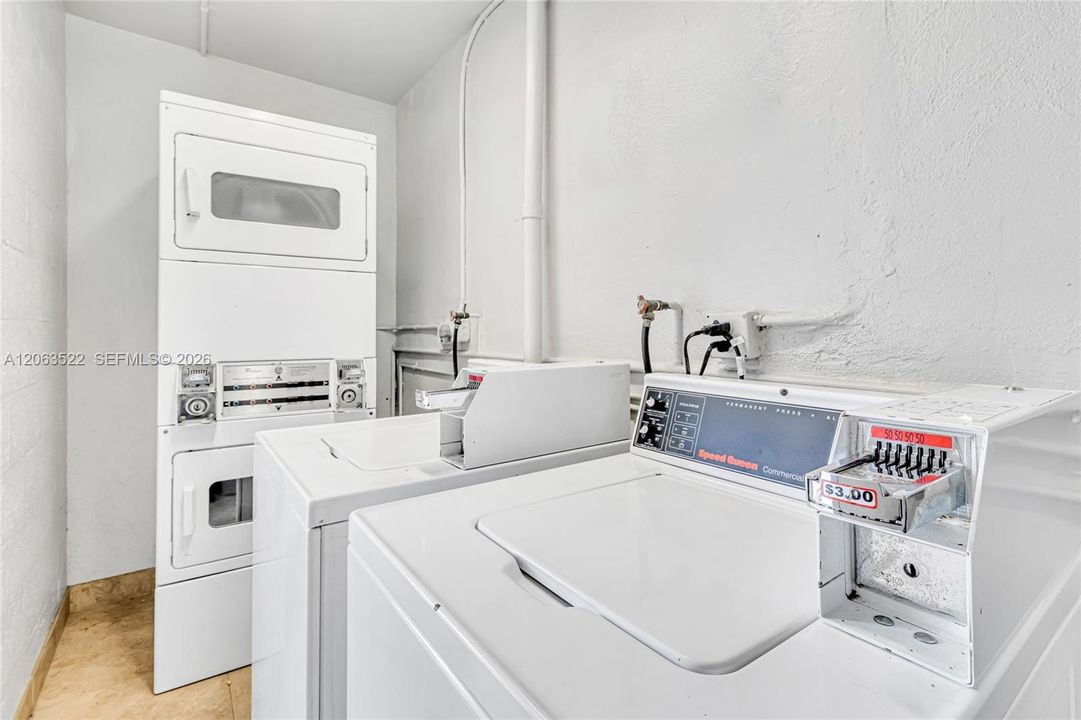 В аренду: $1,950 (2 спален, 1 ванн, 890 Квадратных фут)