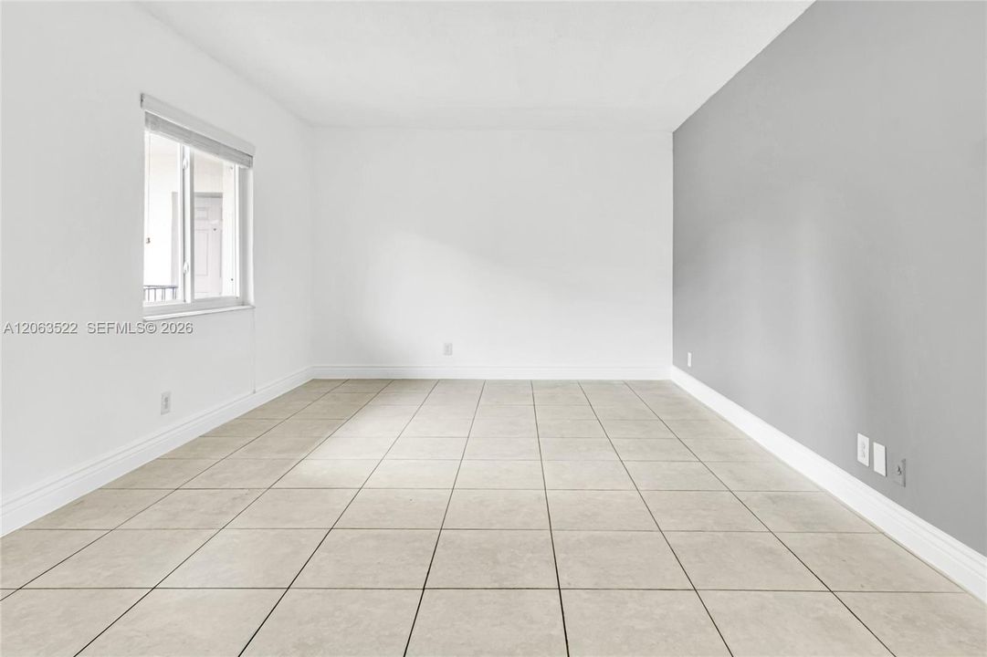 В аренду: $1,950 (2 спален, 1 ванн, 890 Квадратных фут)