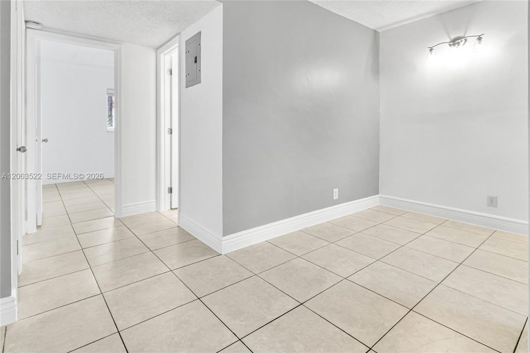 В аренду: $1,950 (2 спален, 1 ванн, 890 Квадратных фут)
