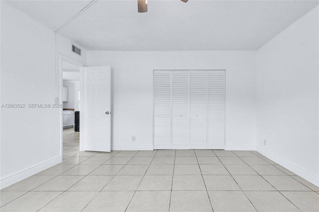 В аренду: $1,950 (2 спален, 1 ванн, 890 Квадратных фут)